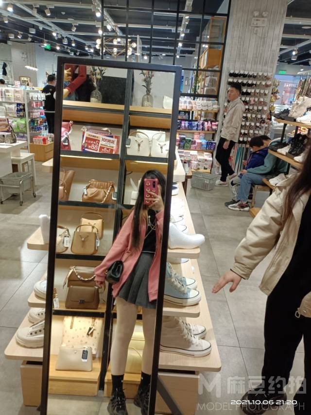 校园模特