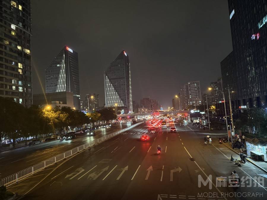 夜景模特