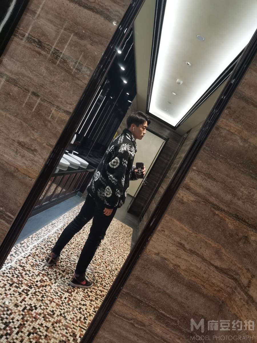 黑白模特