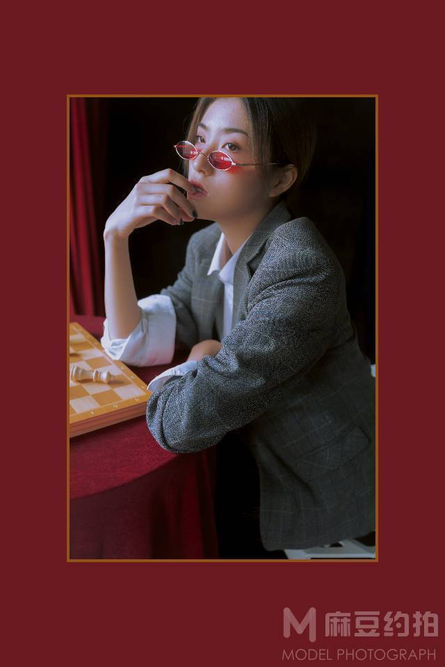 情绪模特
