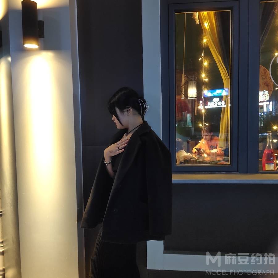情绪模特