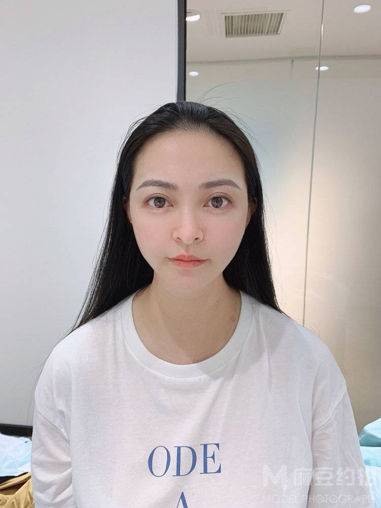 妆容模特