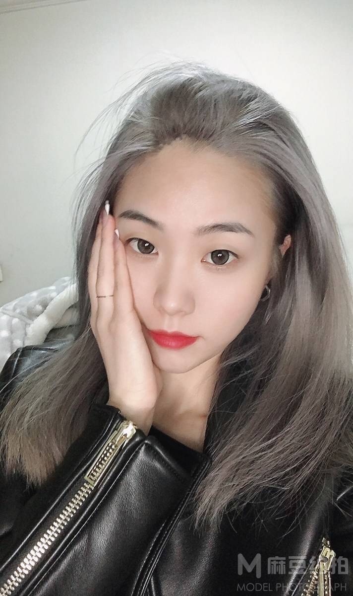 黑白模特