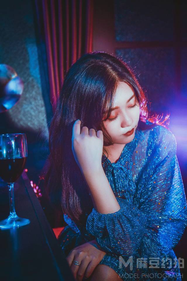 情绪模特