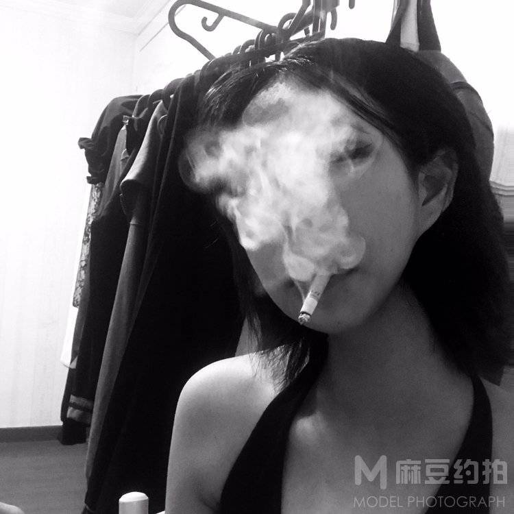 黑白模特