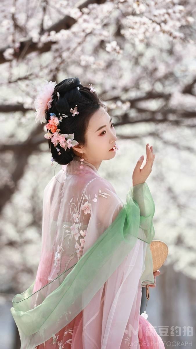 汉服模特