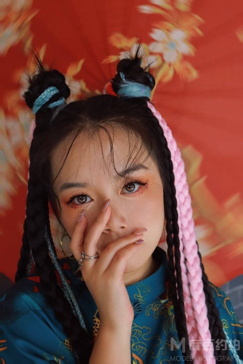 情绪模特