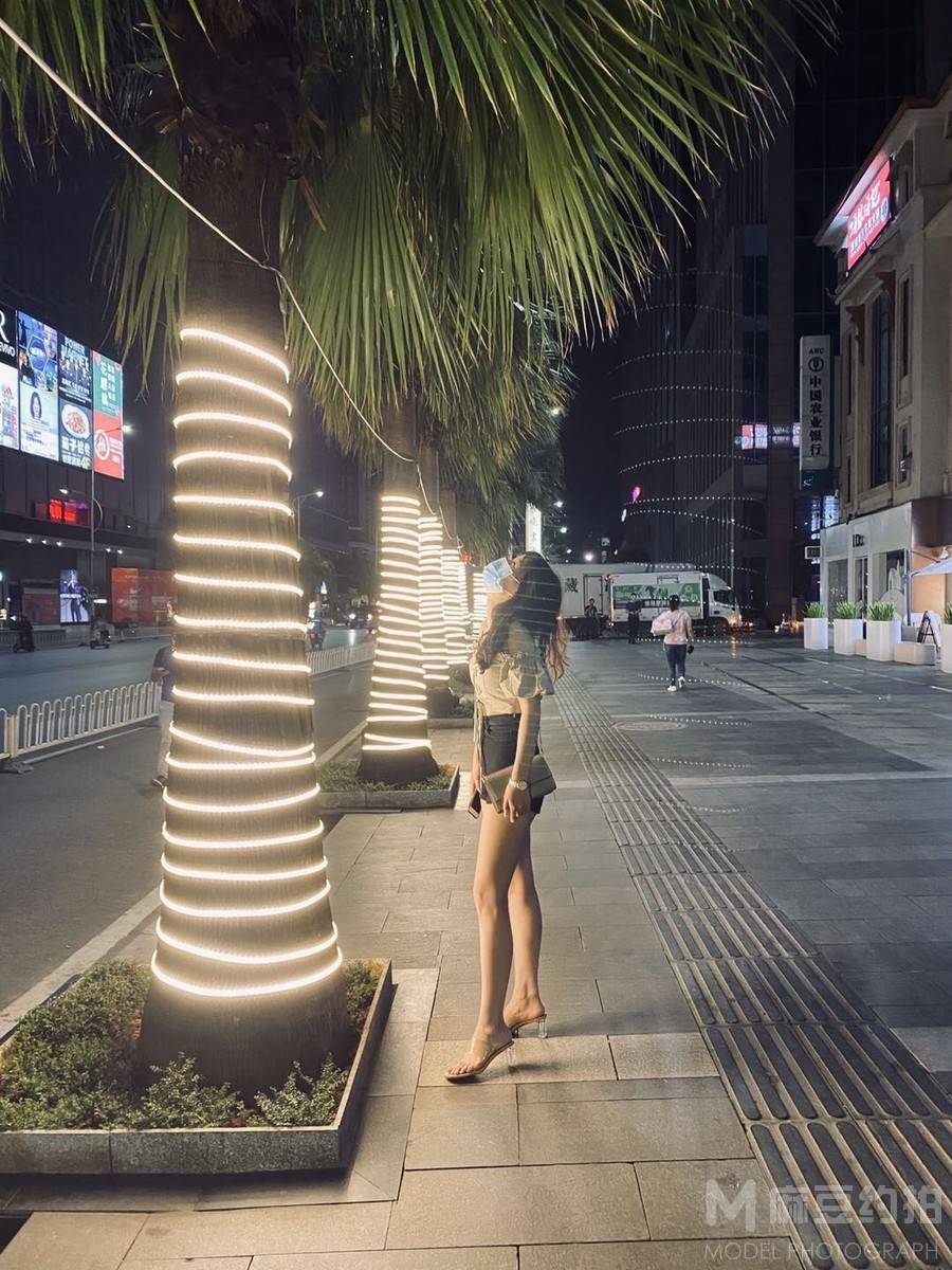情绪模特