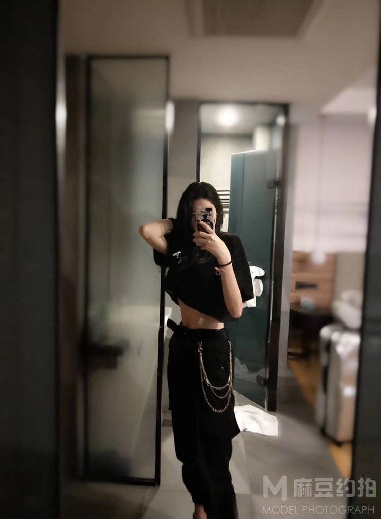 黑白模特