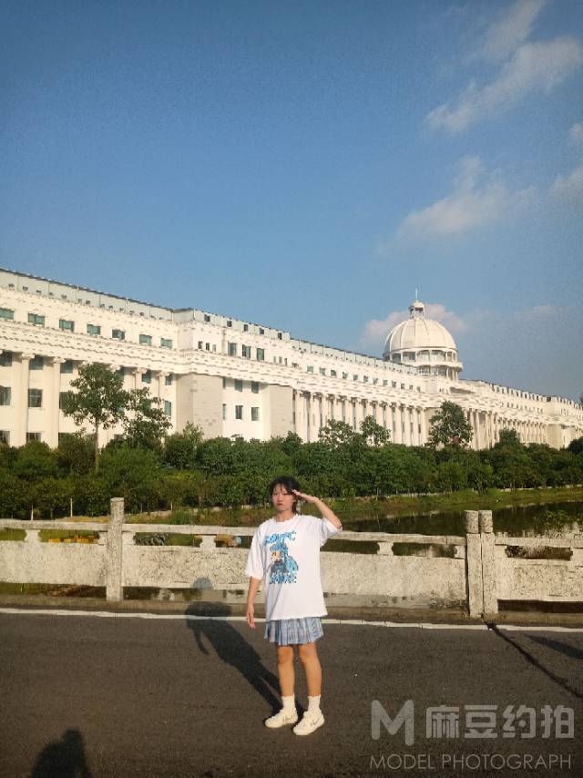 校园模特