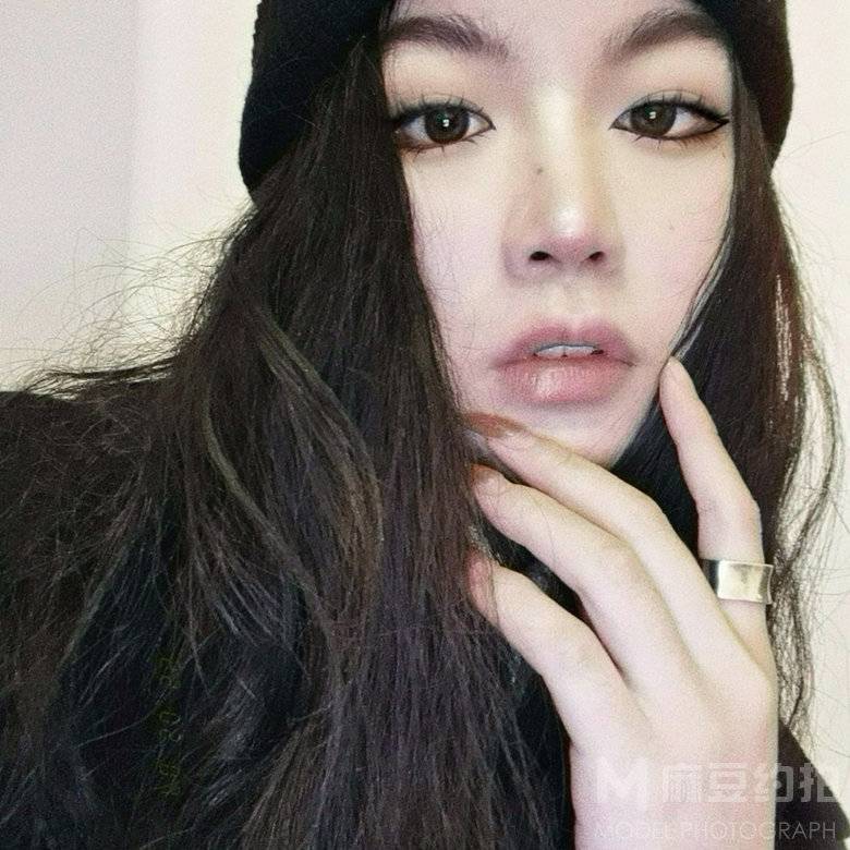 黑白模特