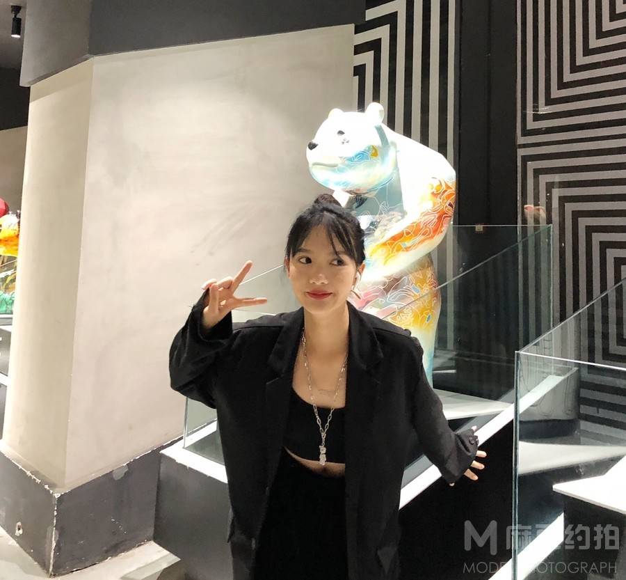 情绪模特
