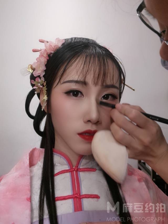 情绪模特
