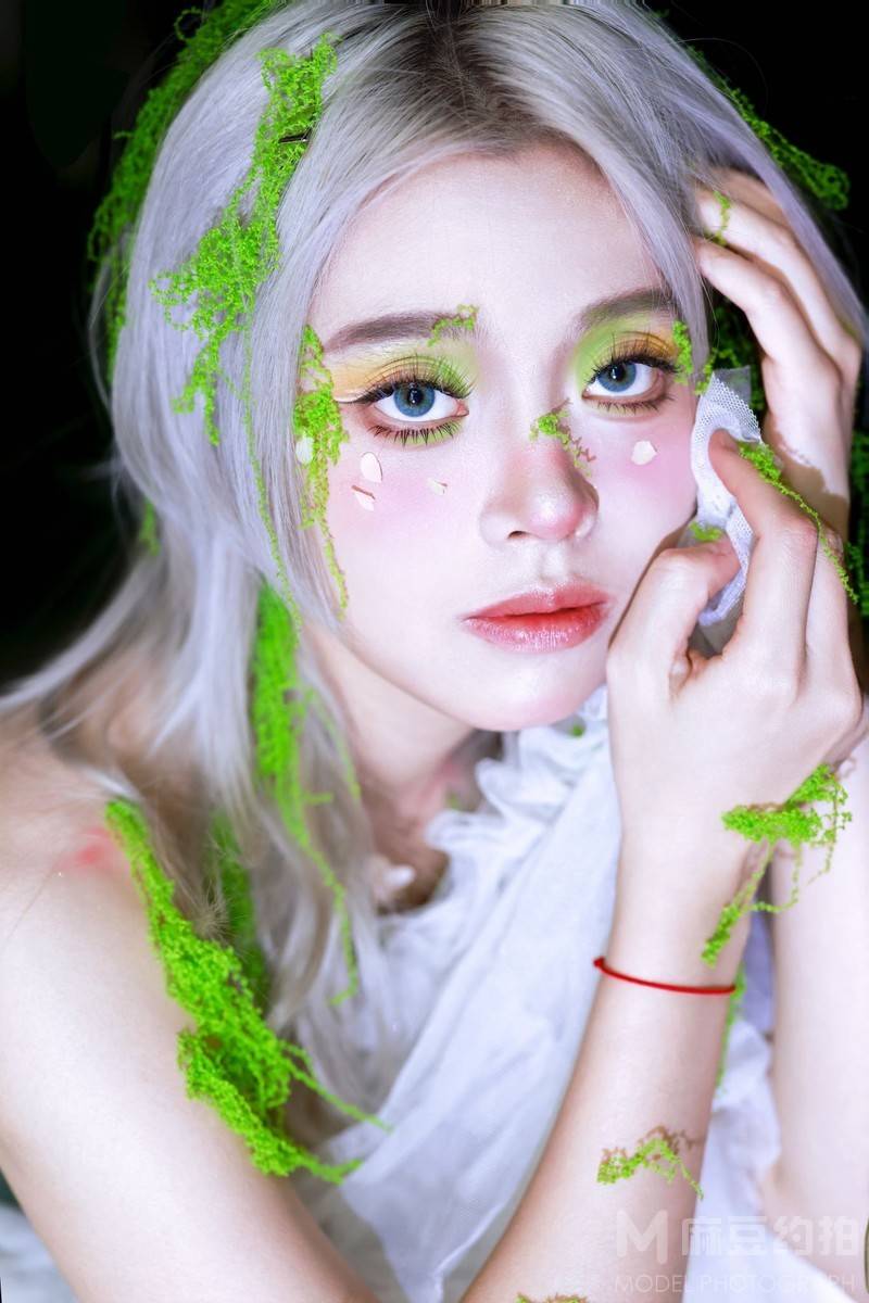 情绪模特