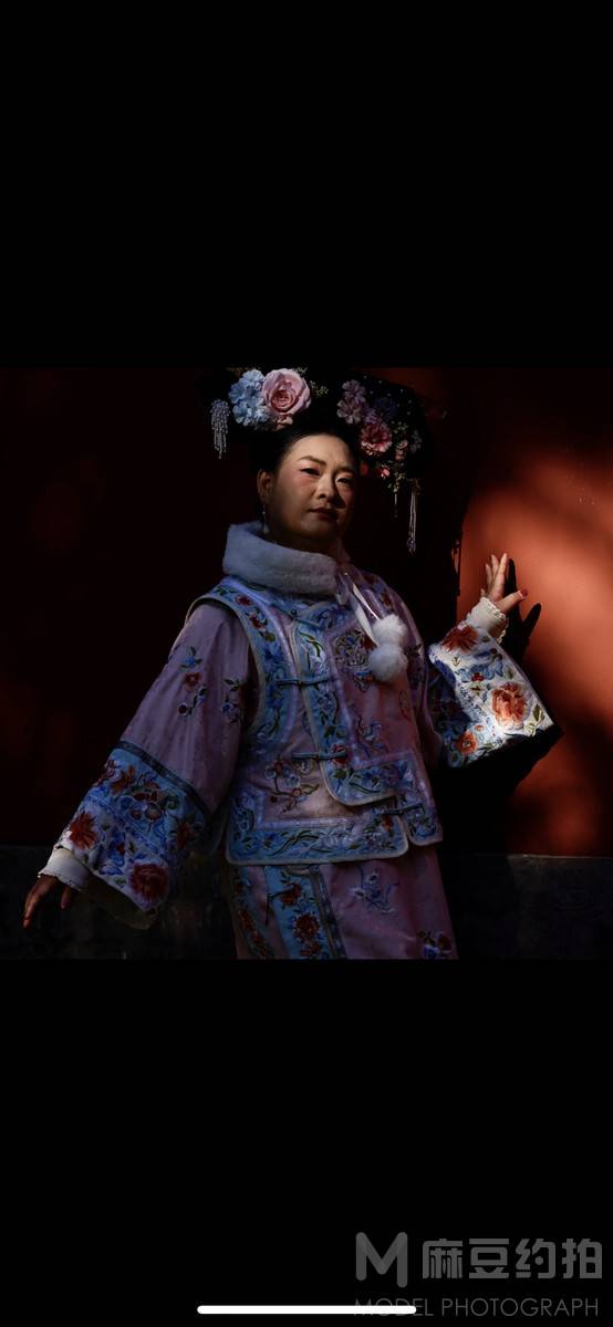 情绪模特