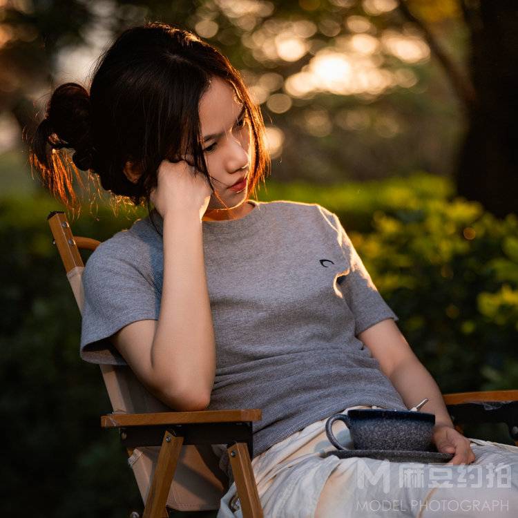 情绪模特