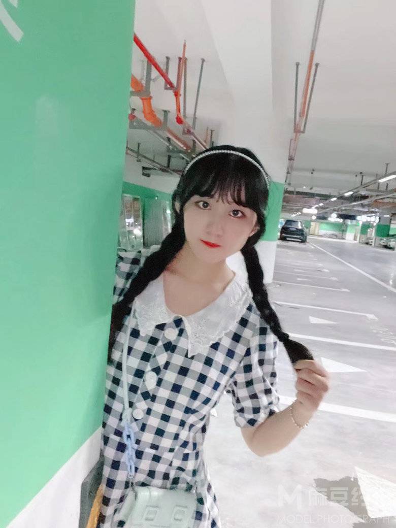校园模特