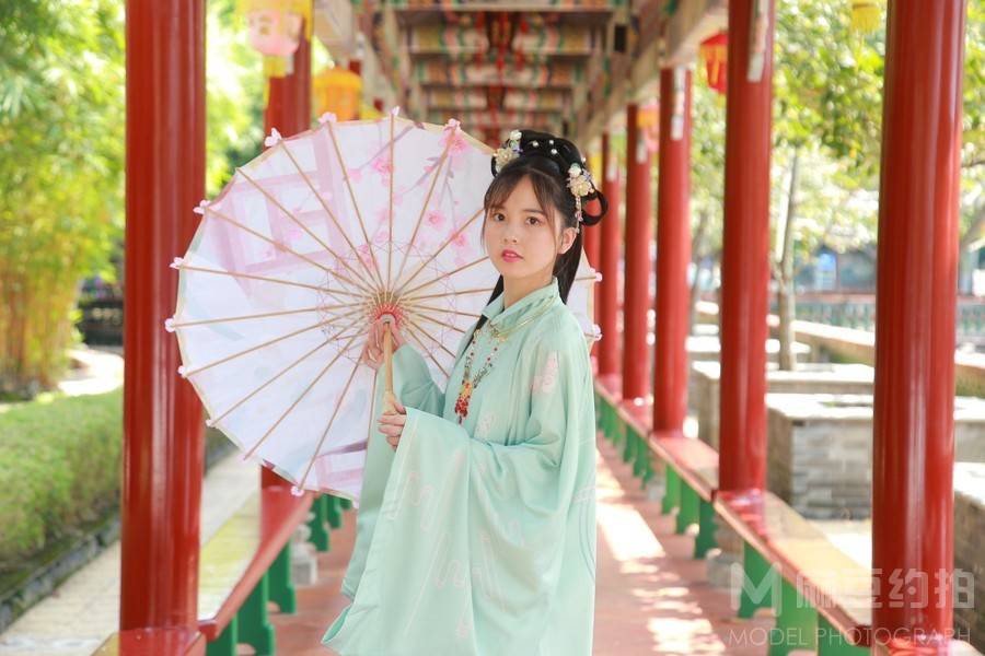 汉服模特