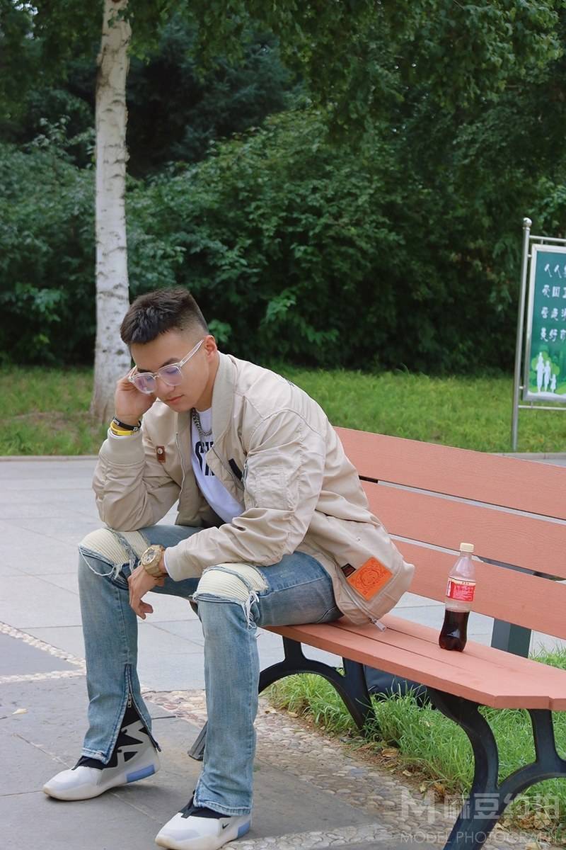 情绪模特
