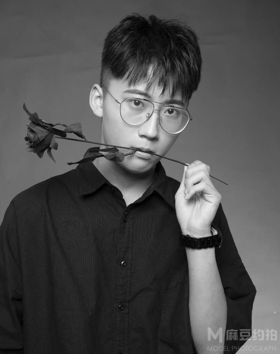 黑白模特