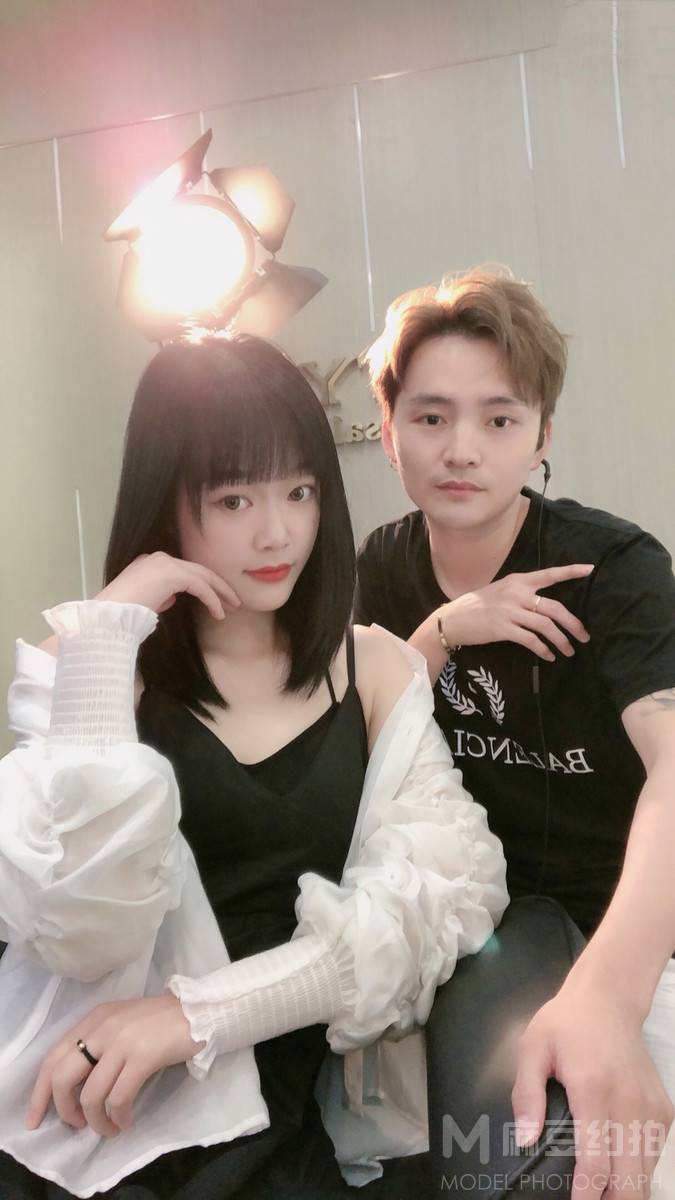 黑白模特