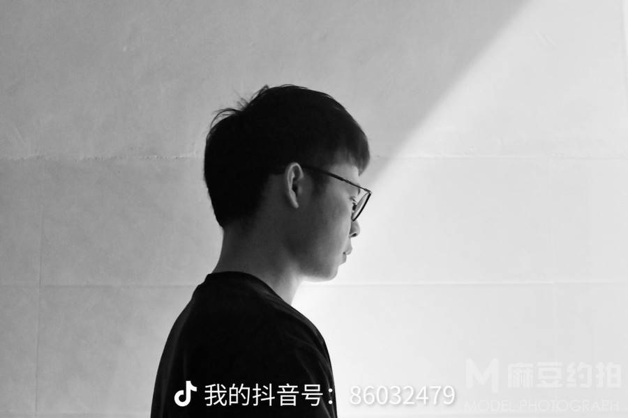 黑白模特