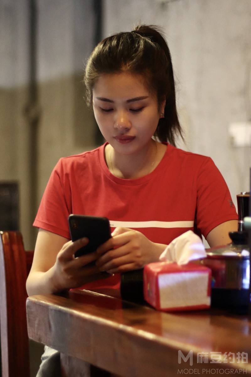 情绪模特