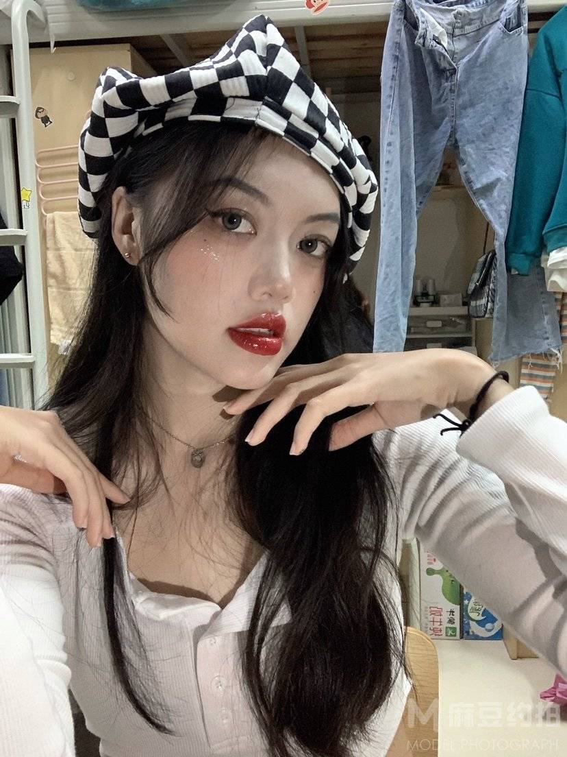黑白模特