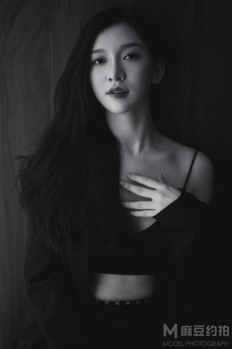 黑白模特