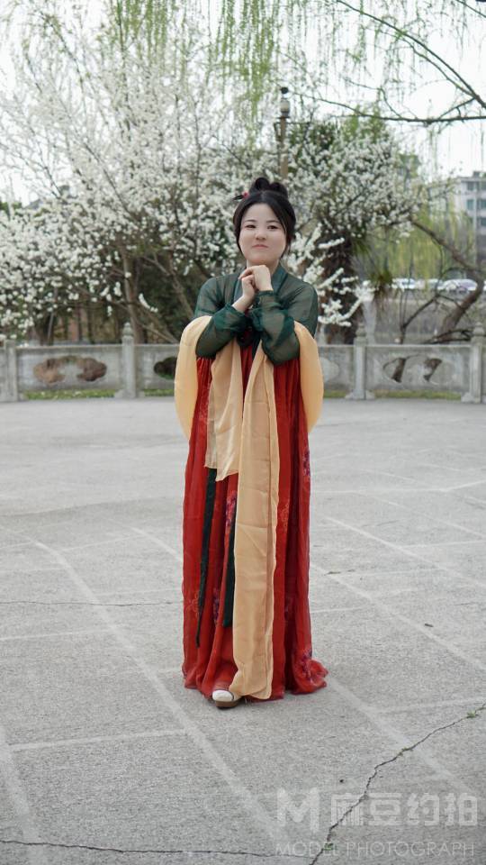 汉服模特