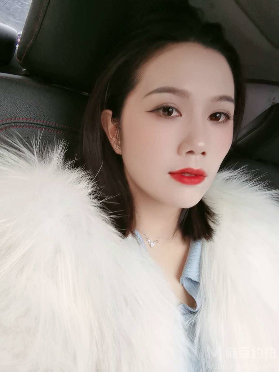 黑白模特