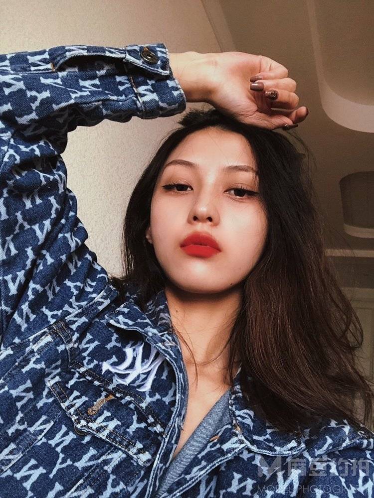 黑白模特