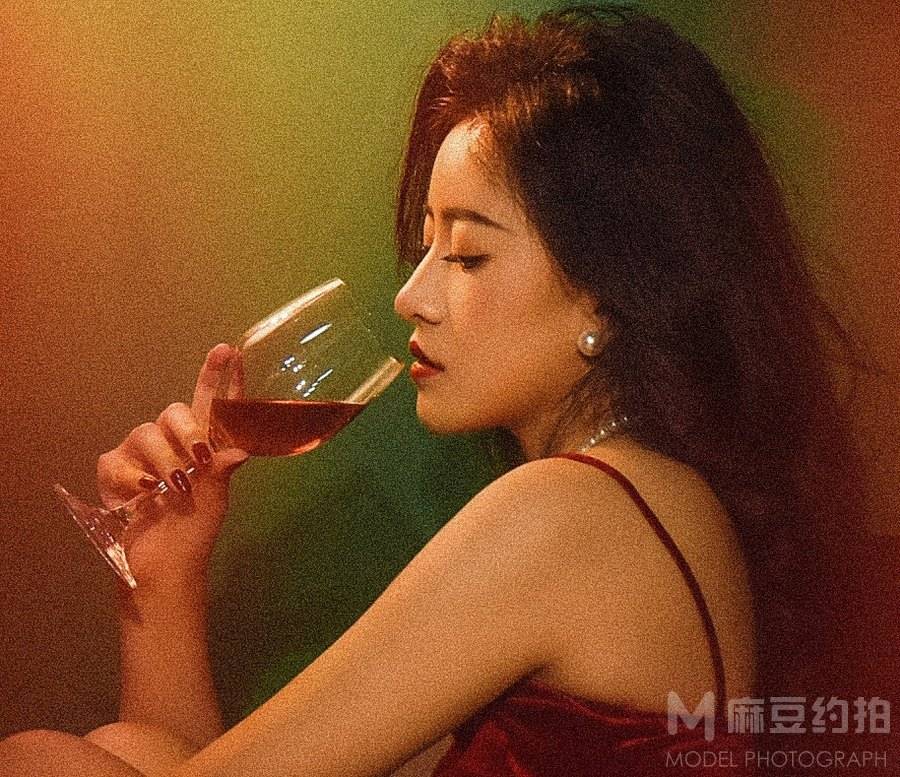 情绪模特