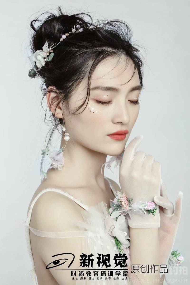 妆容模特
