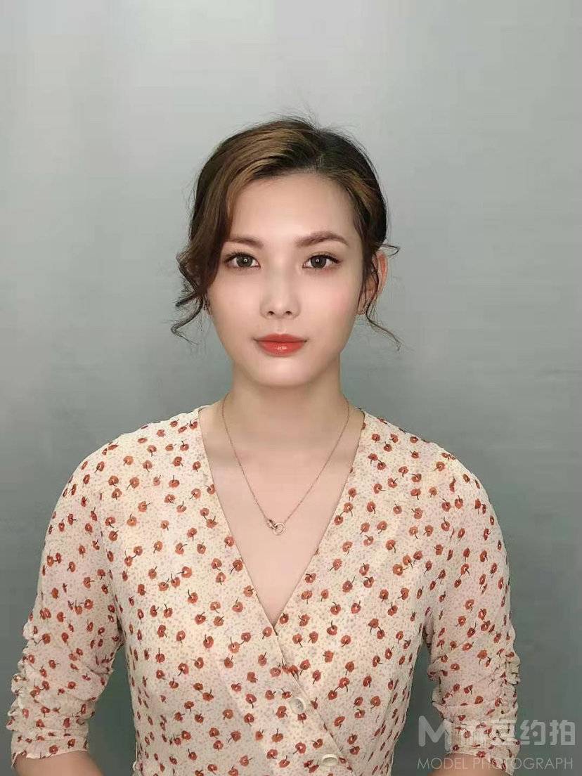 妆容模特