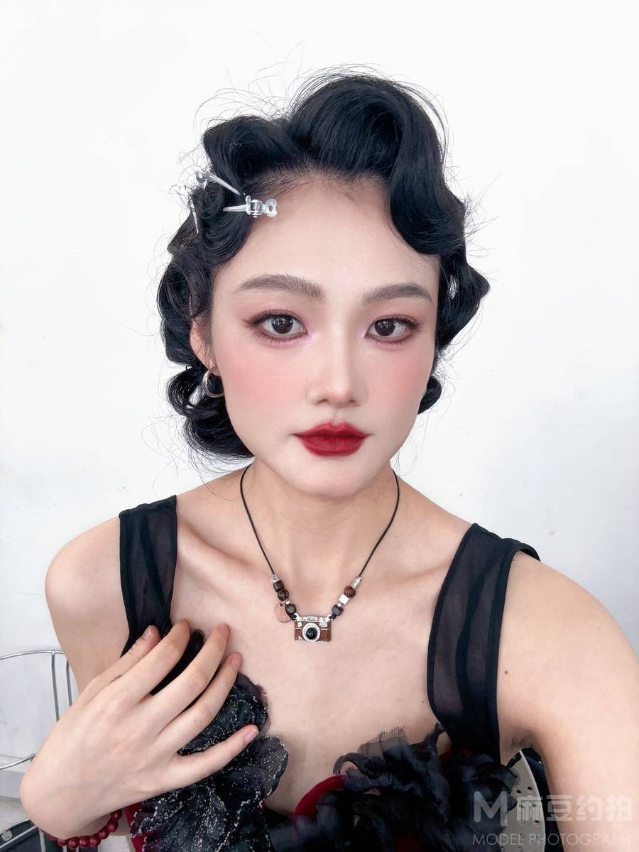 情绪模特