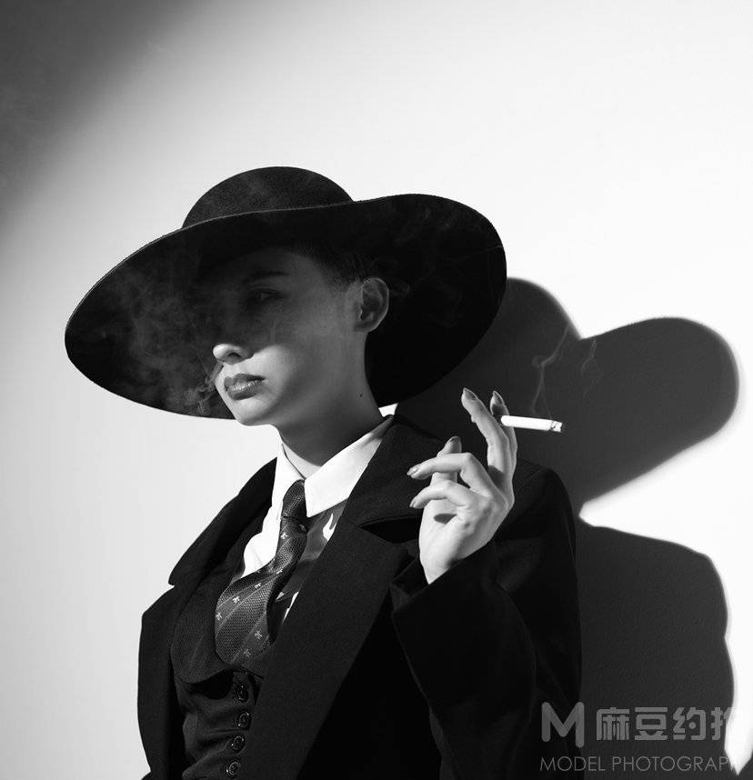 情绪模特