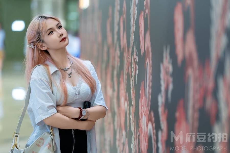 情绪模特