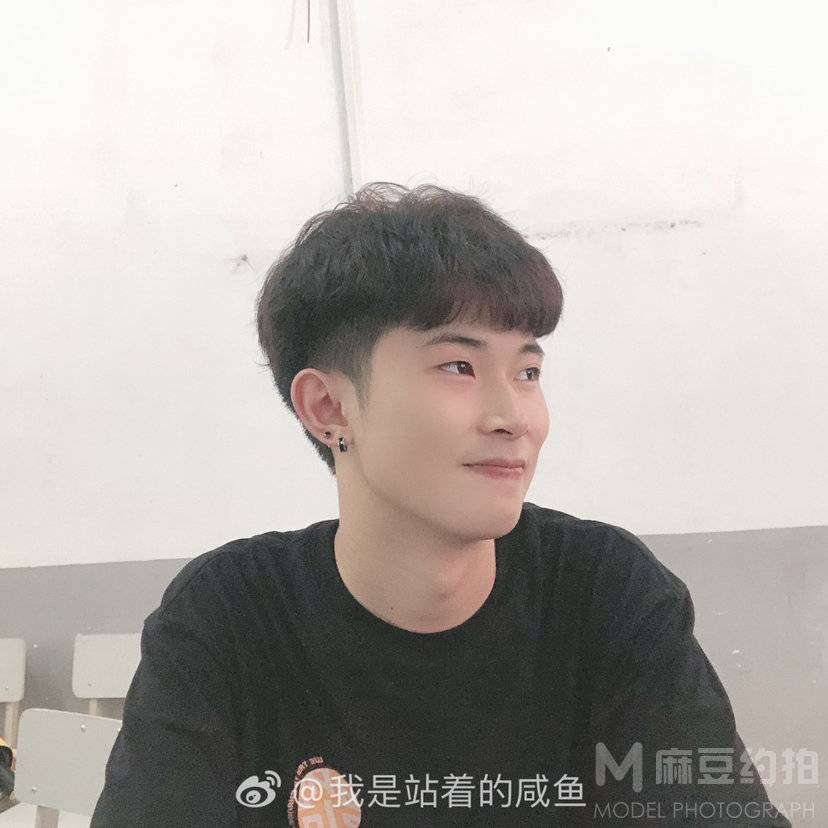 黑白模特