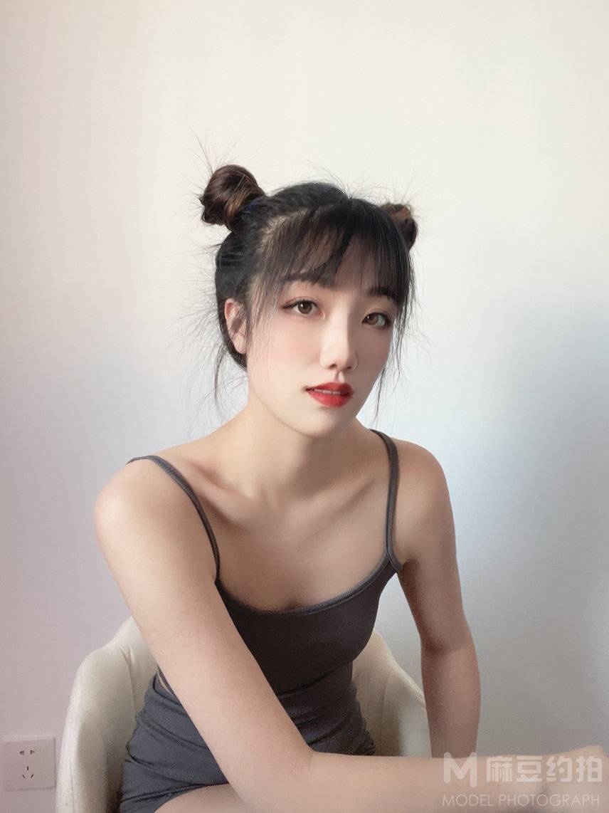 黑白模特