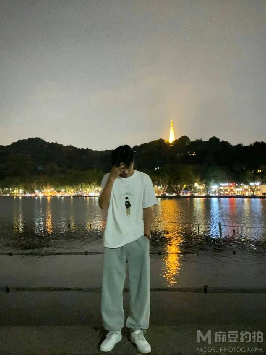 黑白模特