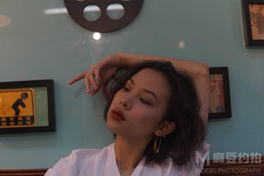 情绪模特