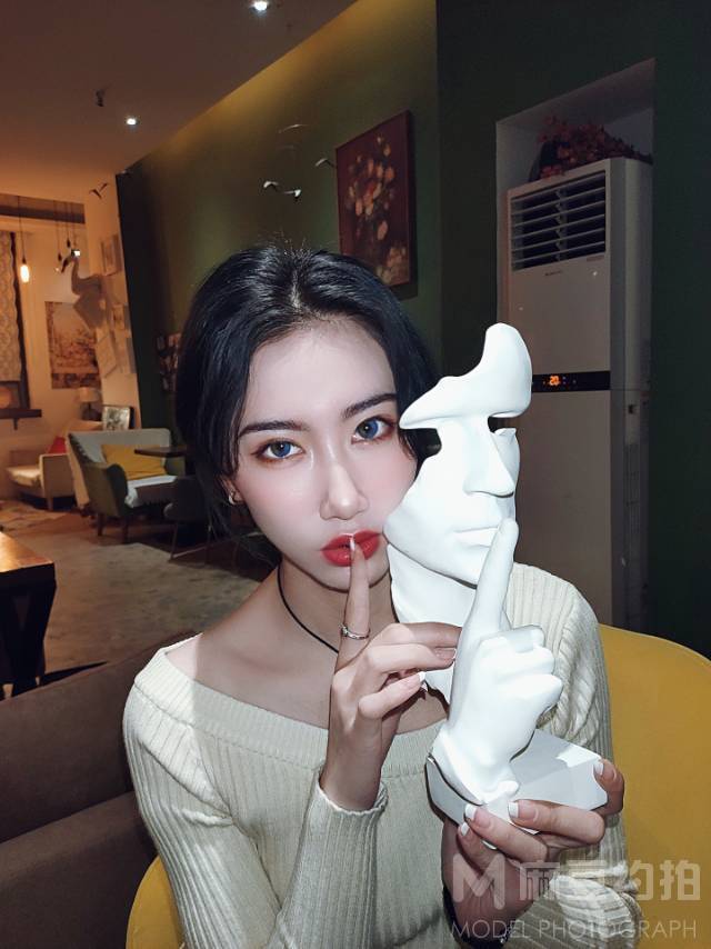 情绪模特