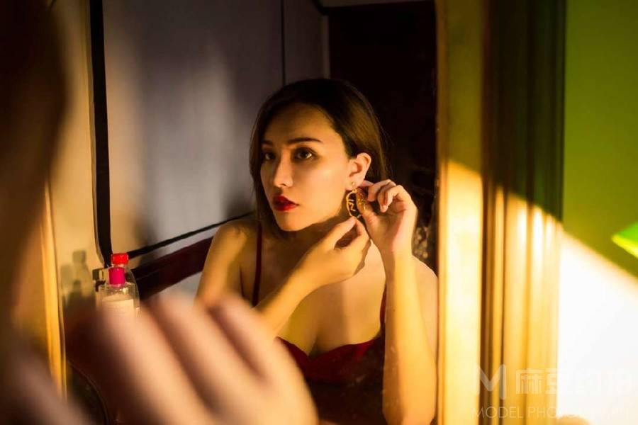 情绪模特