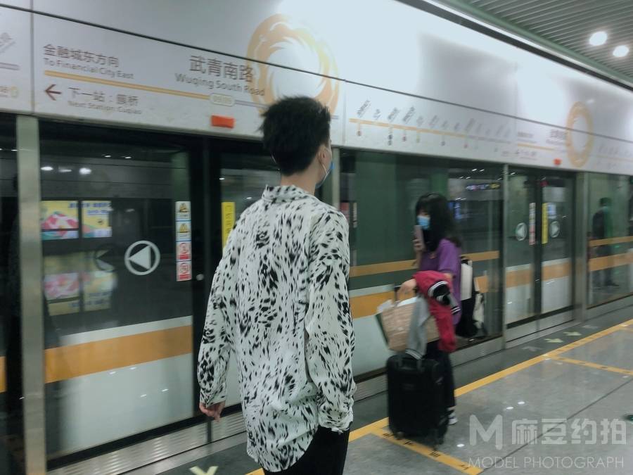 情绪模特