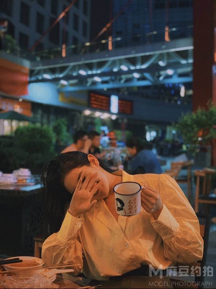 情绪模特
