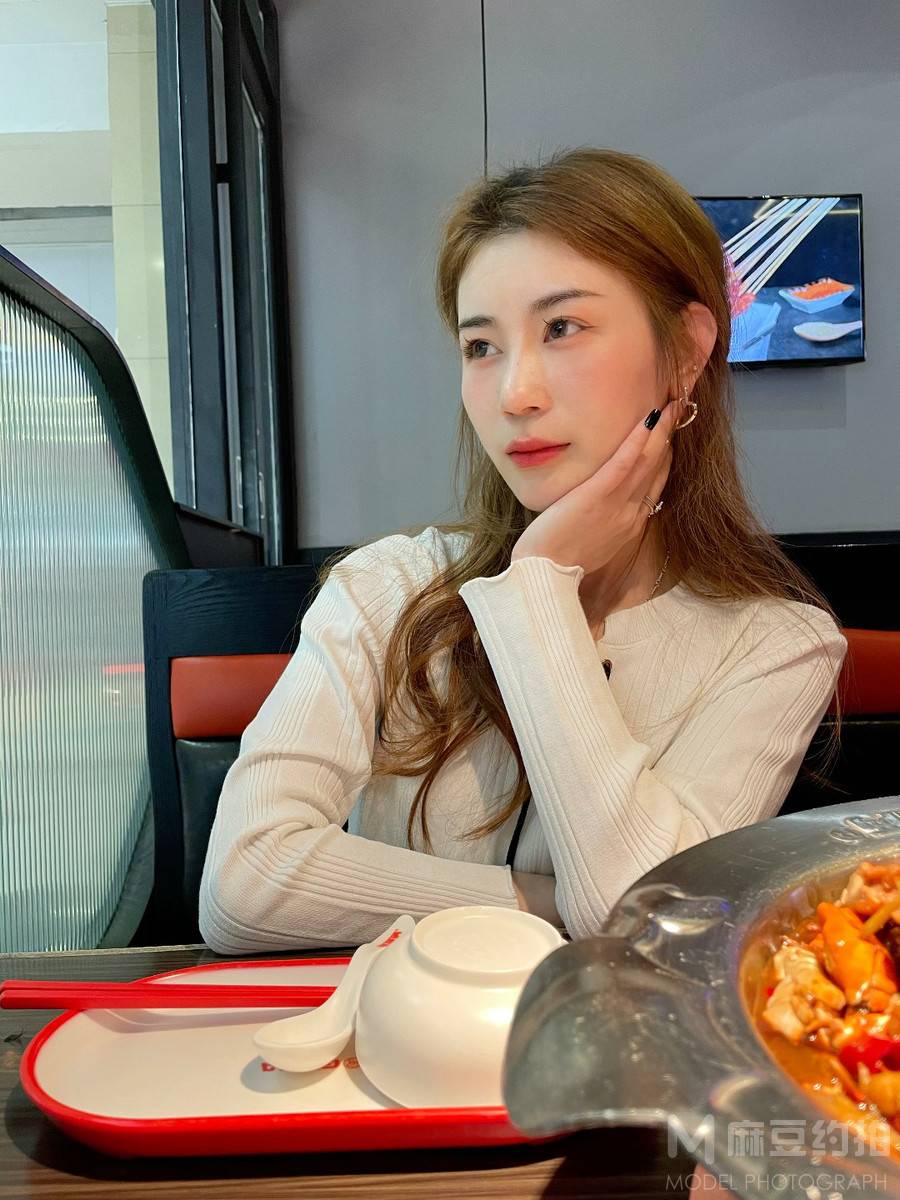 情绪模特