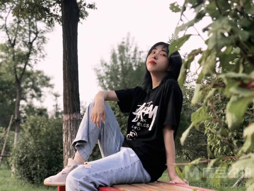 情绪模特