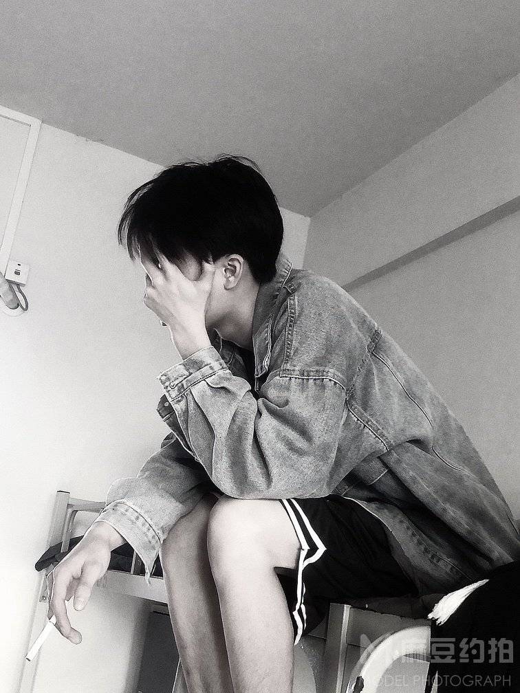 黑白模特