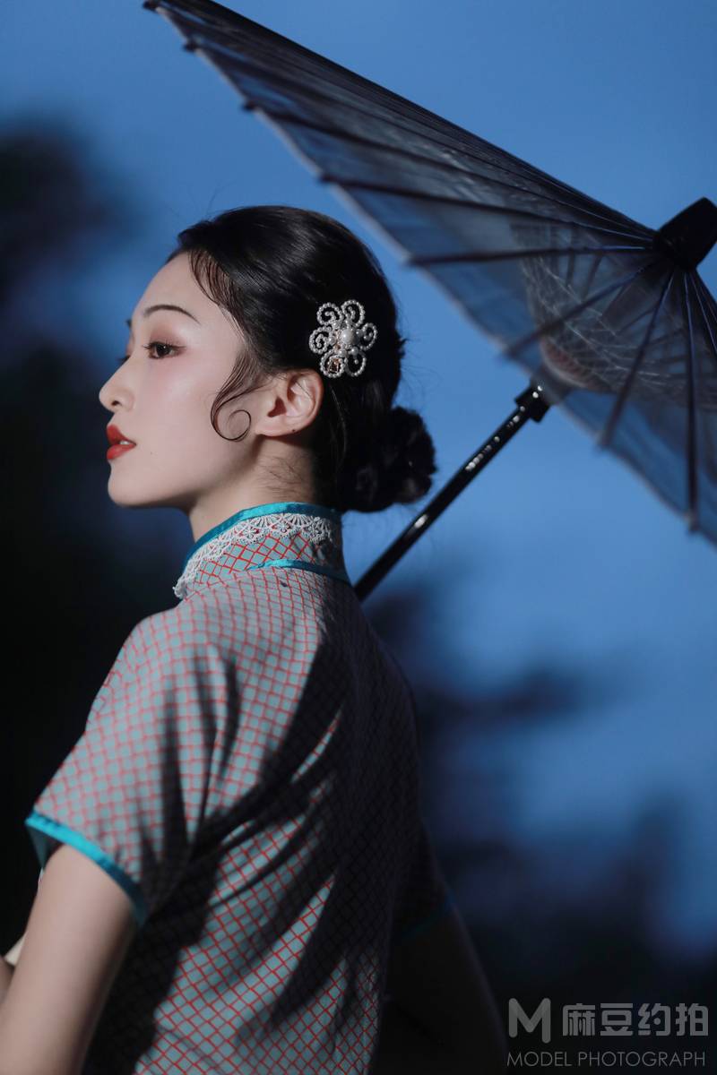 情绪模特